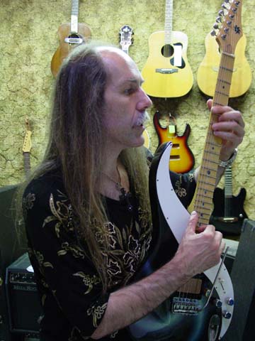 Uli_pose_with_guitar.jpg